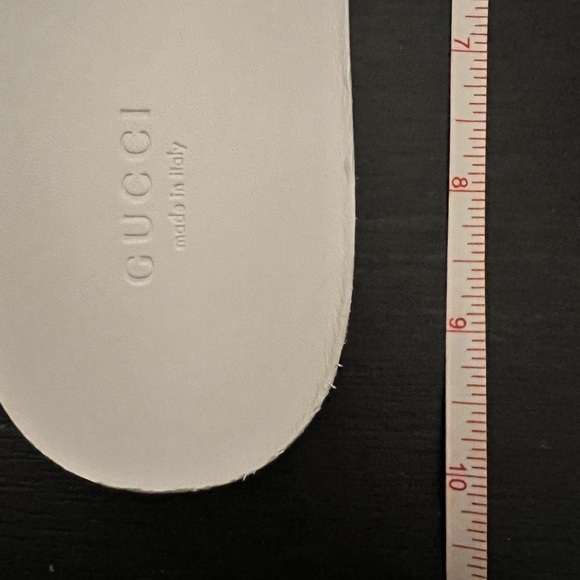 New, never worn Gucci Miro runners. Size 7.5. Red and white. - Picture 5 of 6